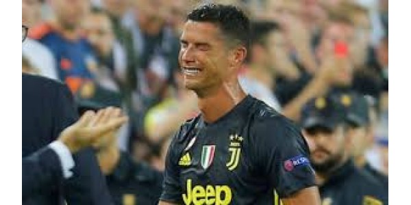 Ronaldo 2 bolden bryder tre runder bolden